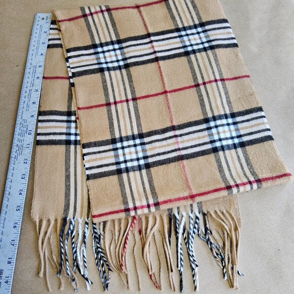 Gloves and muffler - Picture 4 of 6